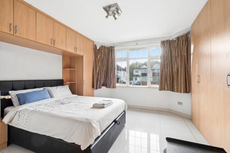 3 bedroom Semi-detached house to let in Birchen Grove, Kingsbury, NW9