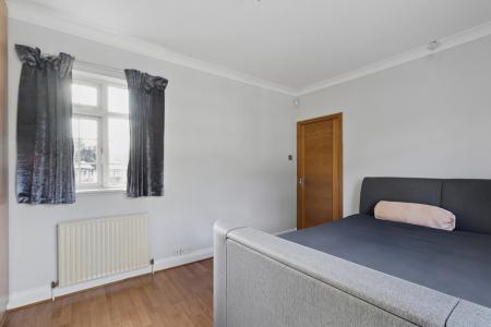 3 bedroom Semi-detached house to let in Birchen Grove, Kingsbury, NW9