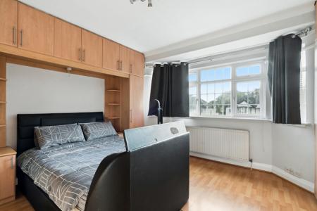 3 bedroom Semi-detached house to let in Birchen Grove, Kingsbury, NW9