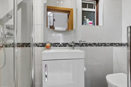 3 bedroom Semi-detached house to let in Birchen Grove, Kingsbury, NW9
