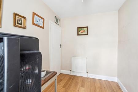 2 bedroom Flat to let in Northdown Close, Ruislip, HA4