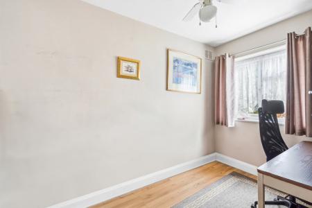2 bedroom Flat to let in Northdown Close, Ruislip, HA4