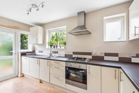 2 bedroom Flat to let in Northdown Close, Ruislip, HA4