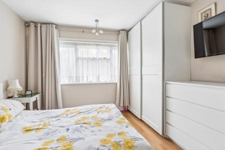 2 bedroom Flat to let in Northdown Close, Ruislip, HA4