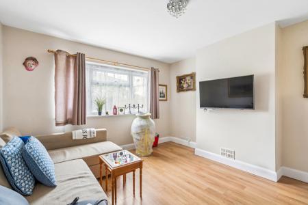 2 bedroom Flat to let in Northdown Close, Ruislip, HA4