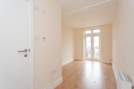 1 bedroom House share to let in Dale Avenue, Edgware, HA8