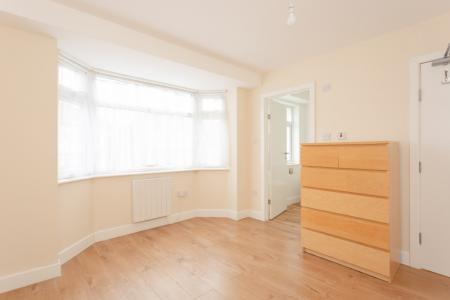 1 bedroom House share to let in Dale Avenue, Edgware, HA8