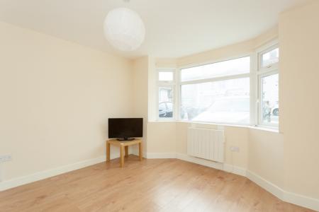 1 bedroom House share to let in Dale Avenue, Edgware, HA8
