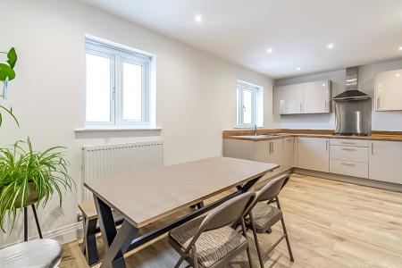 4 bedroom Town house to let in Zoffany Place, Hemel Hempstead, HP2