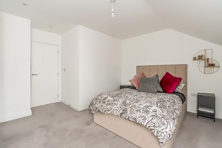 4 bedroom Town house to let in Zoffany Place, Hemel Hempstead, HP2