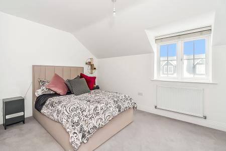 4 bedroom Town house to let in Zoffany Place, Hemel Hempstead, HP2