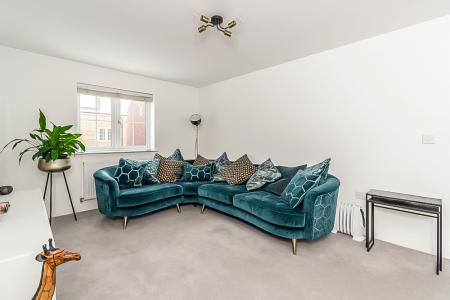 4 bedroom Town house to let in Zoffany Place, Hemel Hempstead, HP2