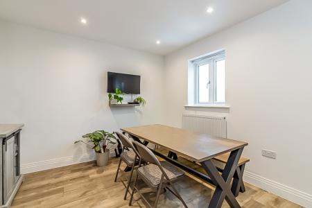 4 bedroom Town house to let in Zoffany Place, Hemel Hempstead, HP2