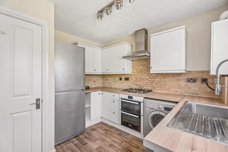 3 bedroom Detached house to let in Ingram Gardens, Luton, LU2