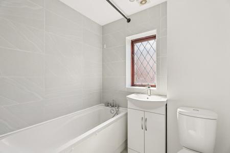 3 bedroom Detached house to let in Ingram Gardens, Luton, LU2