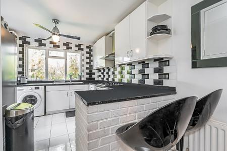 4 bedroom Semi-detached house for sale in Queens Avenue, Stanmore, HA7