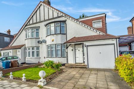 4 bedroom Semi-detached house for sale in Queens Avenue, Stanmore, HA7