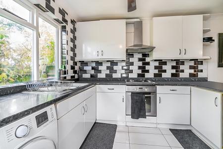 4 bedroom Semi-detached house for sale in Queens Avenue, Stanmore, HA7