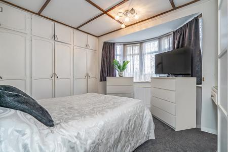 4 bedroom Semi-detached house for sale in Queens Avenue, Stanmore, HA7