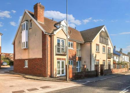 1 bedroom Flat for sale in Gloucester Road, Ross on wye, HR9