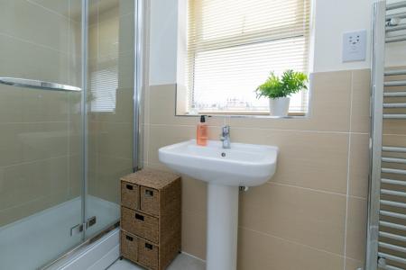 5 bedroom Semi-detached house for sale in Green Wilding Road, Hereford, HR1