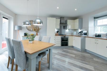 5 bedroom Semi-detached house for sale in Green Wilding Road, Hereford, HR1