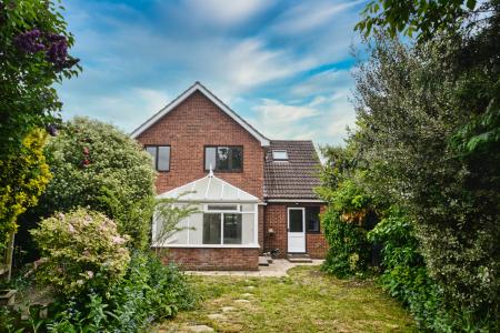 3 bedroom Detached house for sale in Hamlen Close, Huntley, GL19