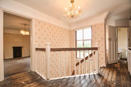 5 bedroom Detached house for sale in Ledbury Road, Ross-on-Wye, HR9