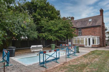 5 bedroom Detached house for sale in Ledbury Road, Ross-on-Wye, HR9