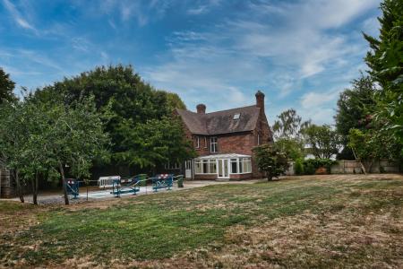 5 bedroom Detached house for sale in Ledbury Road, Ross-on-Wye, HR9