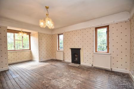 5 bedroom Detached house for sale in Ledbury Road, Ross-on-Wye, HR9