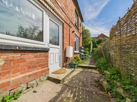 2 bedroom Semi-detached house for sale in Poplar Road, Clehonger, Clehonger, HR2