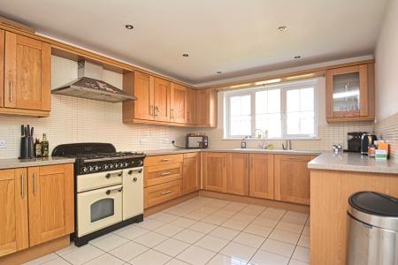 5 bedroom Detached house for sale in Sugarloaf Crescent, Ross-on-Wye, HR9