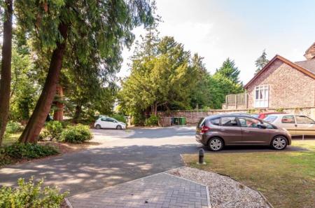 2 bedroom Flat for sale in Walford Road, Ross-on-Wye, HR9