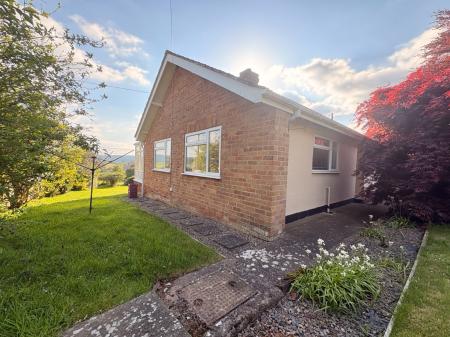 3 bedroom Bungalow for sale in Hillview, Bush Bank, Hereford, HR4