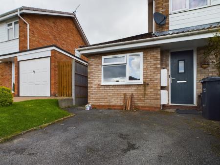 1 bedroom Studio flat to let in Nevinson Place, Tupsley, Hereford, HR1