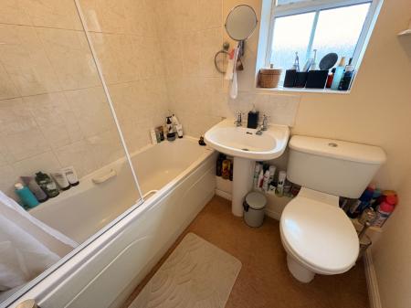 2 bedroom Flat to let in Huskinsons Drive, Hereford, HR1