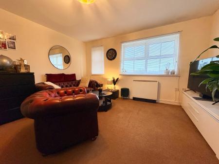 2 bedroom Flat to let in Huskinsons Drive, Hereford, HR1