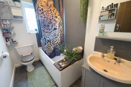 2 bedroom Semi-detached house for sale in Bluebell Close, Ross-on-Wye, HR9