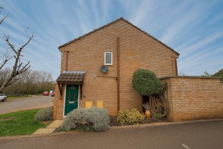 2 bedroom Semi-detached house for sale in Bluebell Close, Ross-on-Wye, HR9