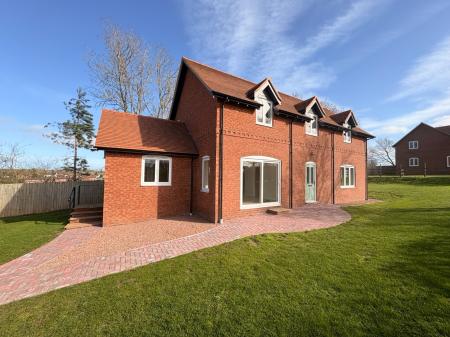 3 bedroom Detached house to let in High Meadow, Bridstow, Ross-on-Wye, HR9