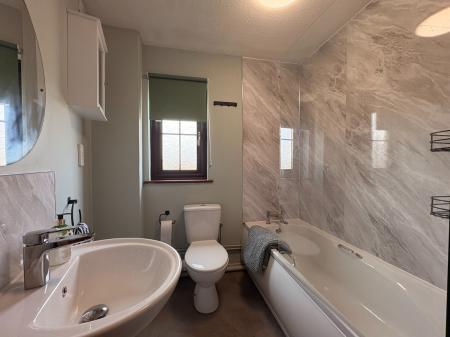 2 bedroom Flat to let in Chave Court Close, Hereford, HR4