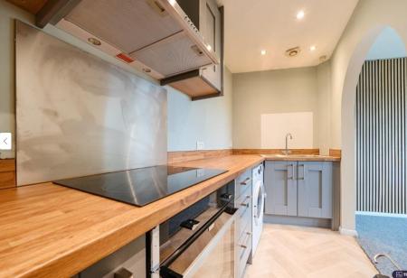 2 bedroom Flat to let in Chave Court Close, Hereford, HR4