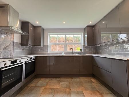 4 bedroom Detached house to let in St James Close, Bartestree, HR1