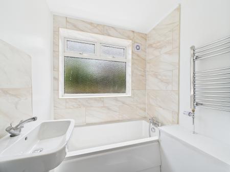 2 bedroom Flat to let in Beaufort Avenue, Hereford, HR2