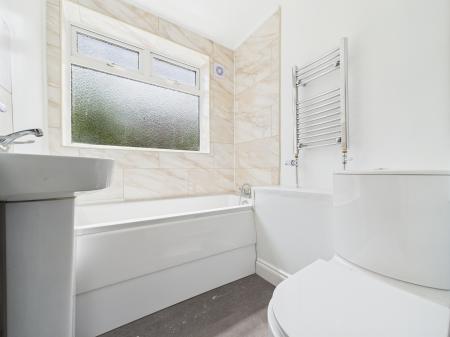 2 bedroom Flat to let in Beaufort Avenue, Hereford, HR2