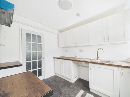 2 bedroom Flat to let in Beaufort Avenue, Hereford, HR2