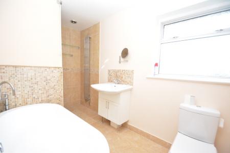 4 bedroom Semi-detached house to let in Arkwright Close, Whitecross, Hereford, HR4