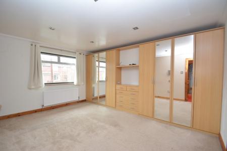 4 bedroom Semi-detached house to let in Arkwright Close, Whitecross, Hereford, HR4