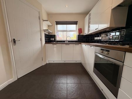 3 bedroom Town house to let in Railway View, Barrs Court Road, Hereford, HR1